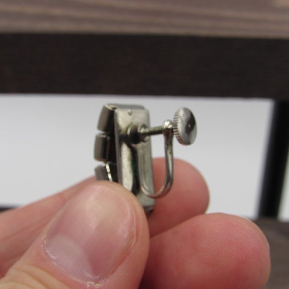 Vintage Crystal Screw On Earrings Costume Jewelry - Picture 2 of 4